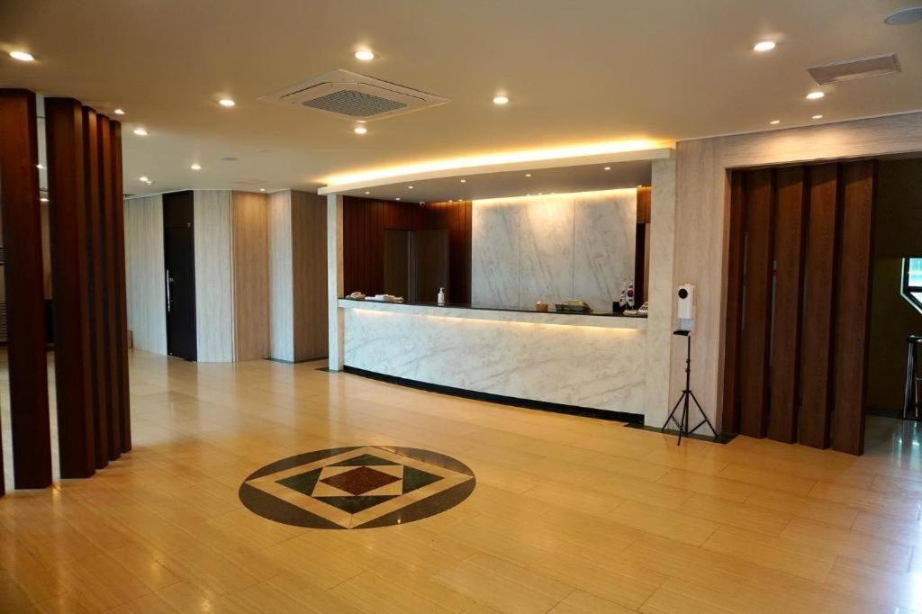 Emerald Hotel Чеджудо Экстерьер фото