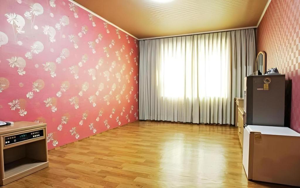 Emerald Hotel Чеджудо Экстерьер фото