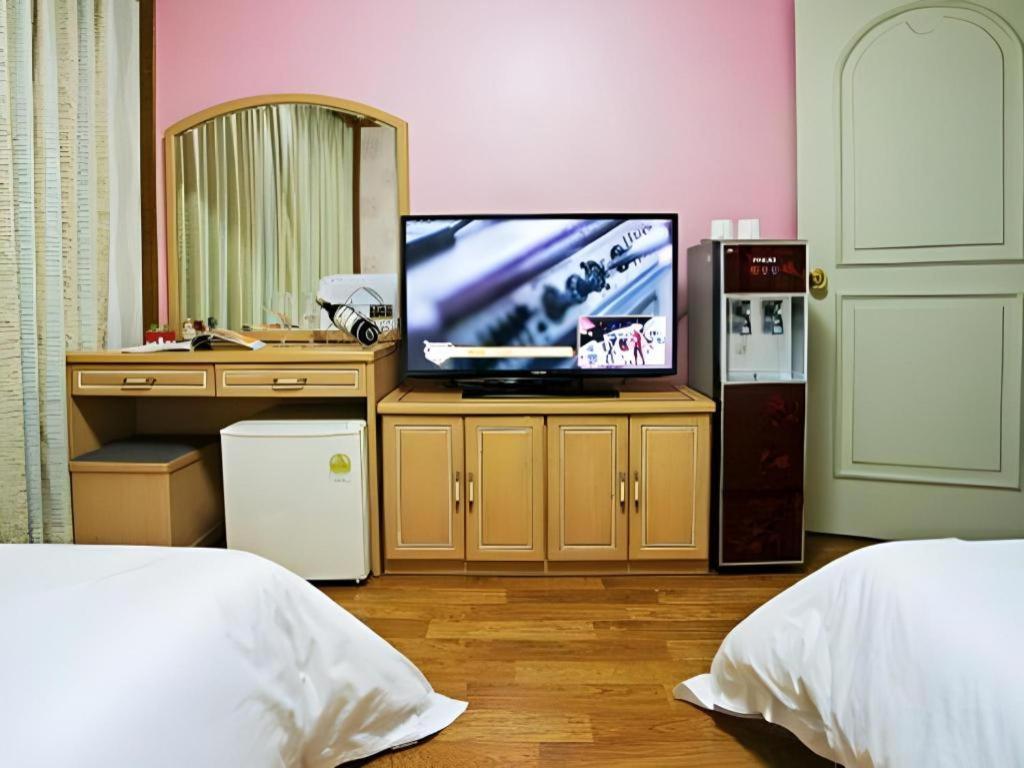Emerald Hotel Чеджудо Экстерьер фото