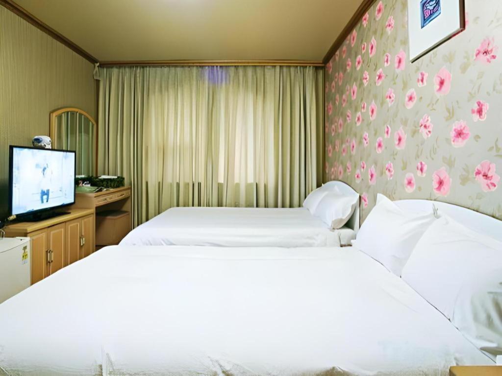 Emerald Hotel Чеджудо Экстерьер фото