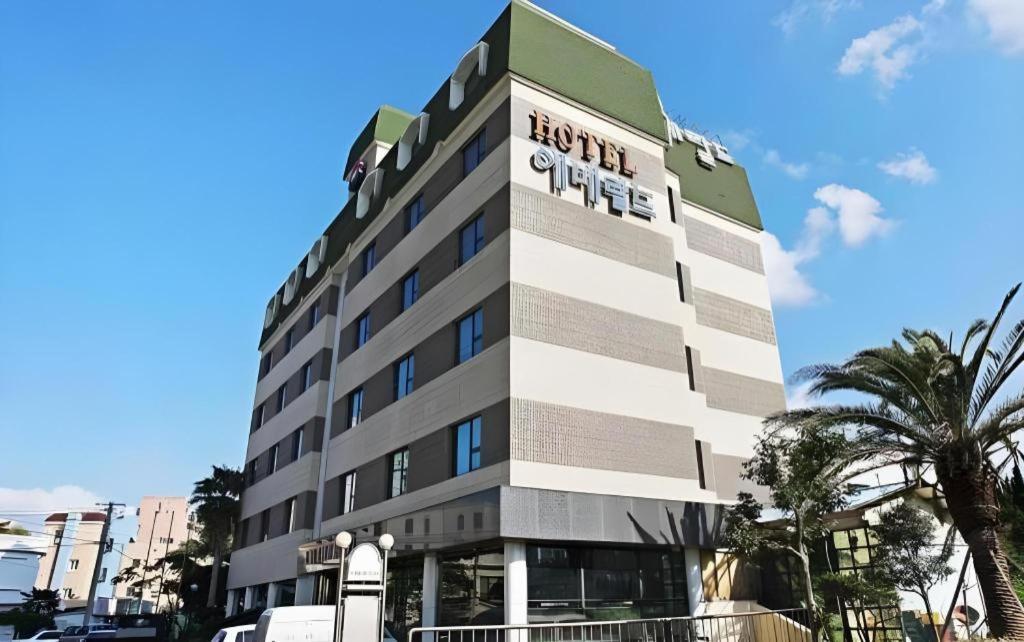 Emerald Hotel Чеджудо Экстерьер фото