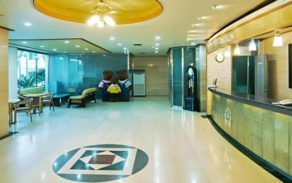 Emerald Hotel Чеджудо Экстерьер фото